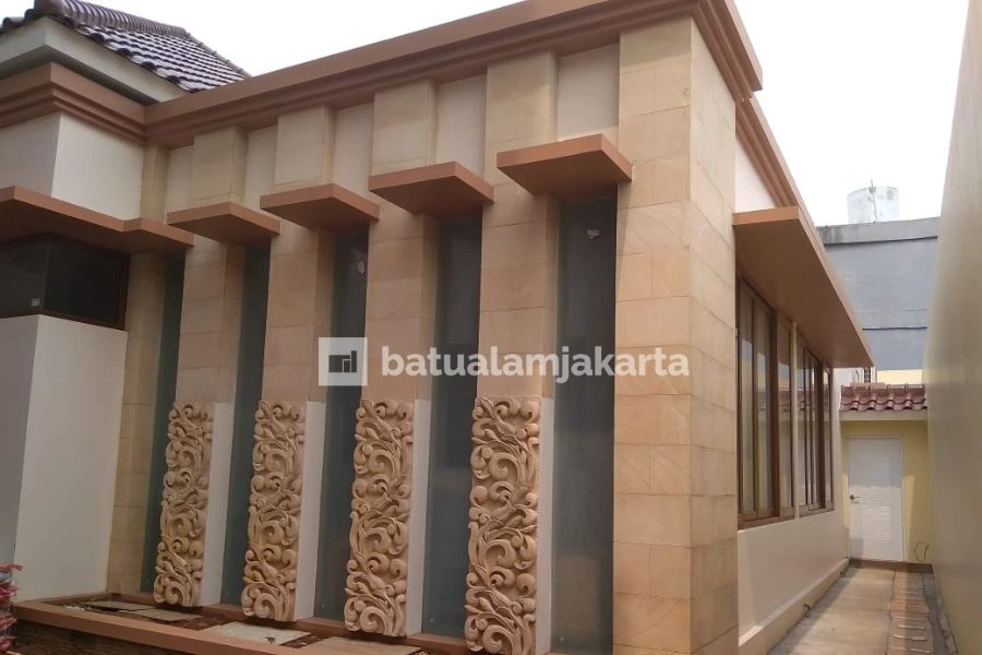 Pilar Batu Paras Krem