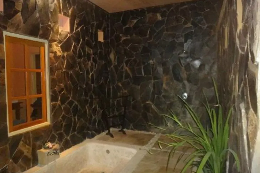 Kamar Mandi Batu Templek Garut