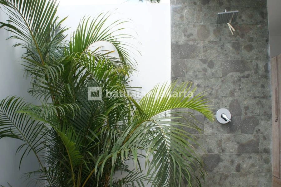 3. Dinding Taman Batu Bali Green