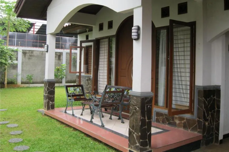2. Pilar Batu Templek Purwakarta