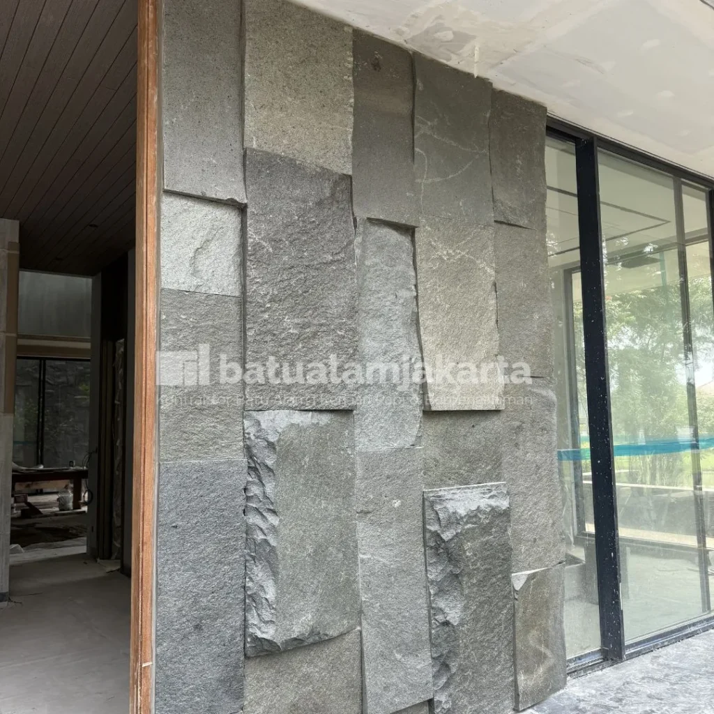 pemasangan batu andesit tebing, dinding fasad, bsd