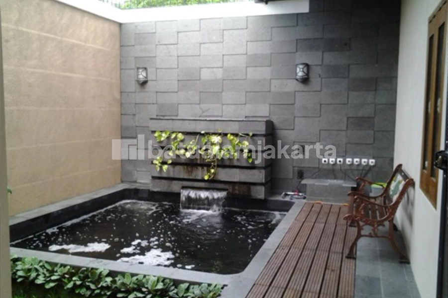 dinding kolam ikan batu andesit bintik bakar