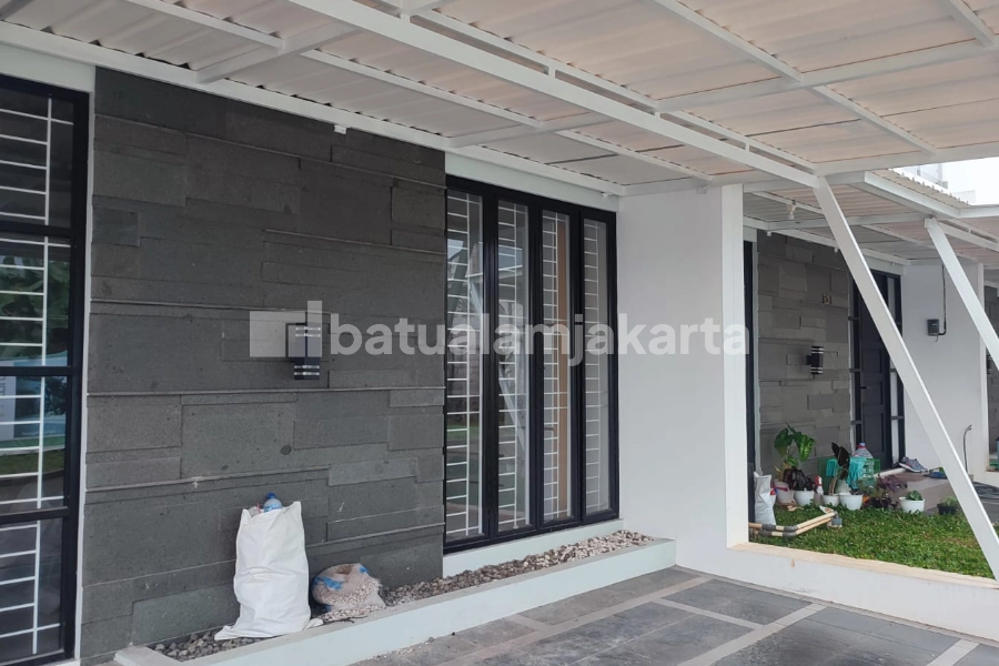 dinding teras batu andesit bintik bakar