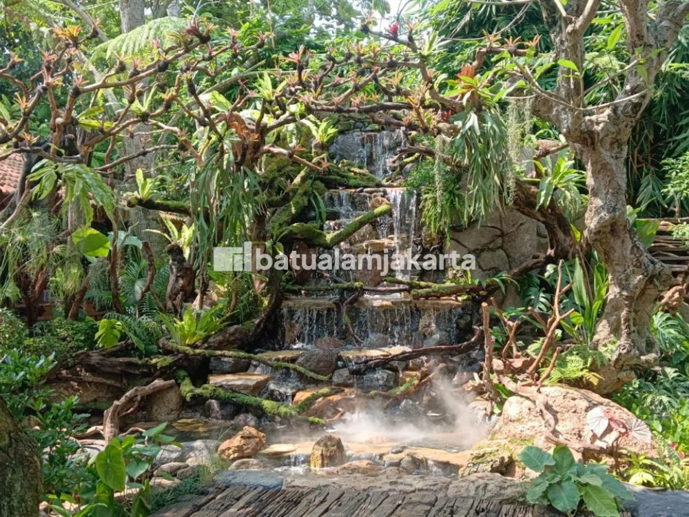 Batu bobbing untuk kolam dan air terjun alami pada taman tropis.