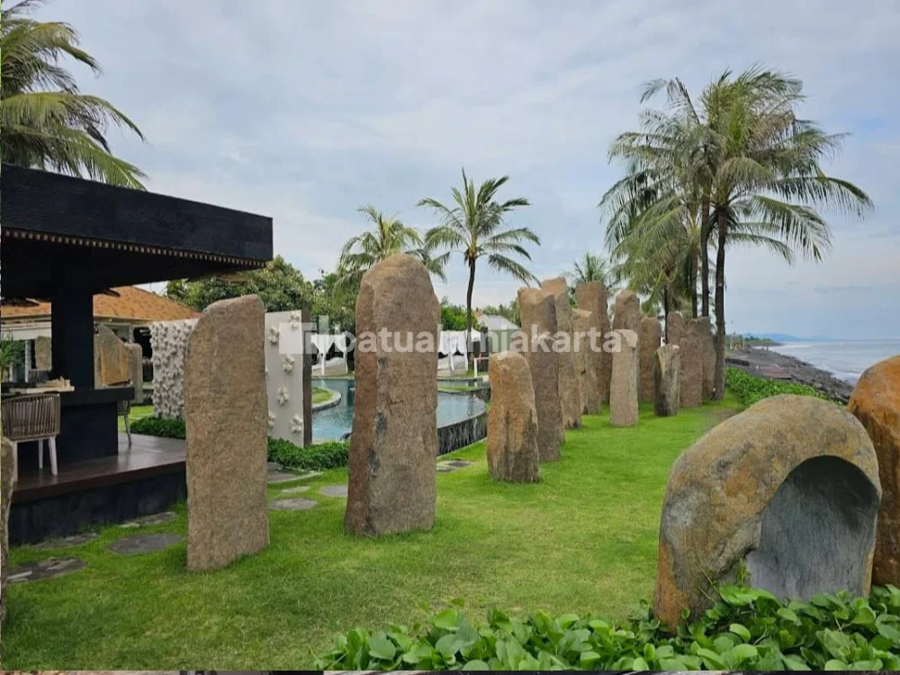 Batu megalitik vertikal untuk taman villa dan landscape premium