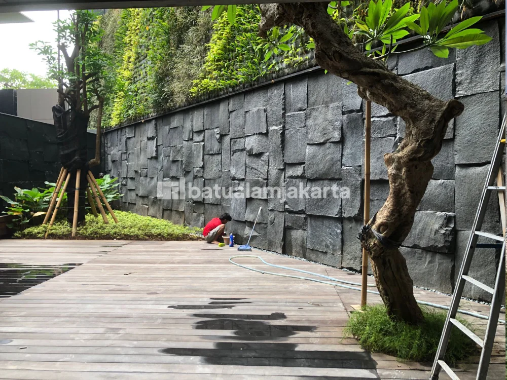 dinding pagar batu alam andesit motif tebing