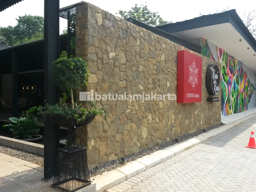 dinding pagar batu alam serai bali
