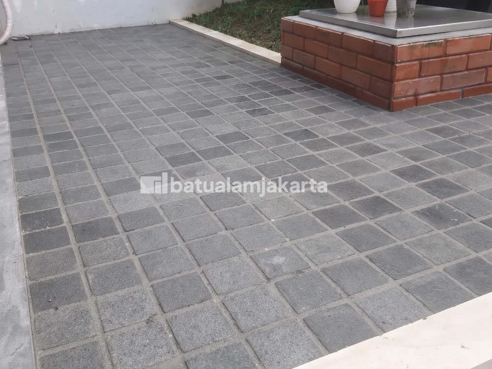 pola batu alam susun lurus