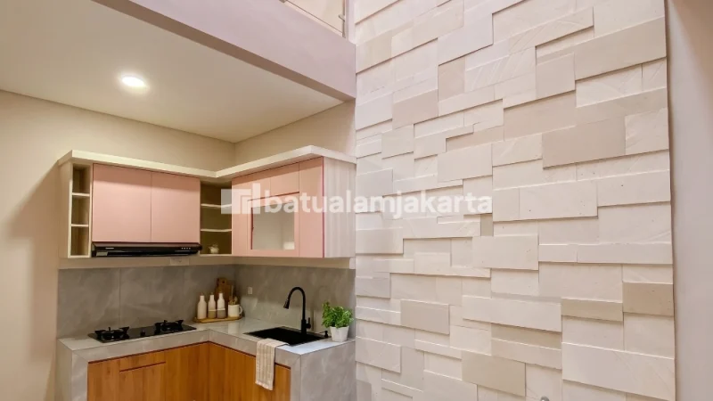 batu alam paras putih untuk dinding area dapur