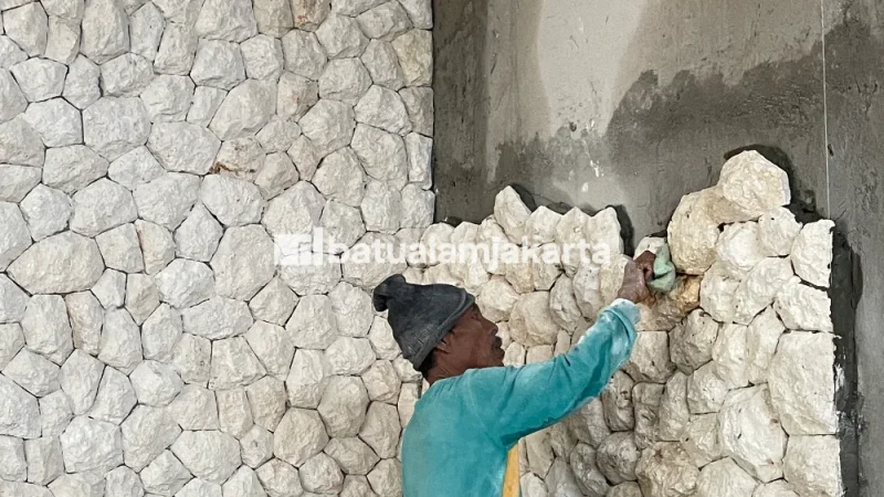 cara pasang batu alam
