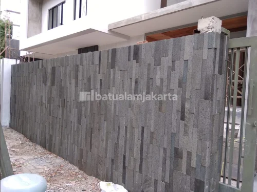 dinding pagar batu alam andesit susun vertikal