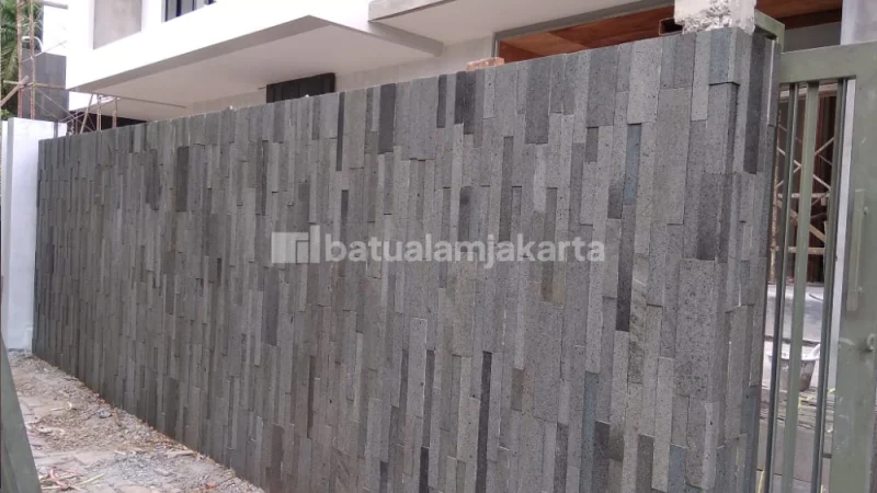 dinding pagar batu alam andesit susun vertikal